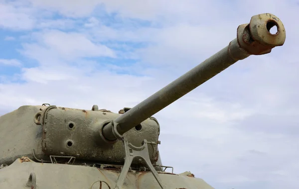 Kanon Van Een Groene Camouflage Tank Zonder Soldaten — Stockfoto