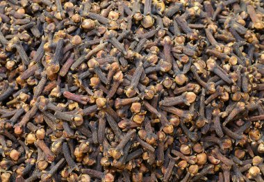 binlerce karanfilin aromalı yemekleri.