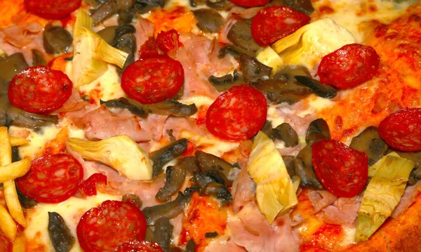 Uppgifter Pizzan Capricciosa Som Betyder Nyckfull Med Kryddig Salami — Stockfoto