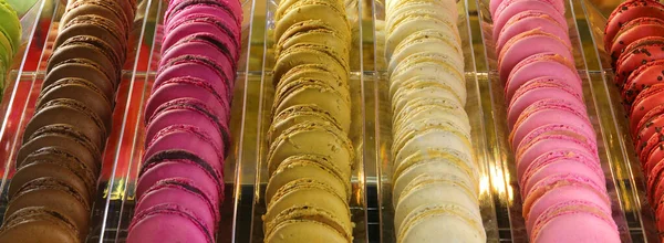 Sok Cukrászsütemények Úgynevezett Macarons Cukrászati Különlegesség Jellemző Franciaországra — Stock Fotó