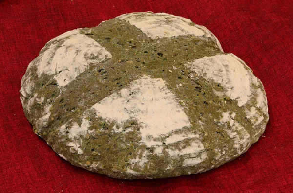 Velký Bochník Chleba Celozrnné Mouky Čerstvě Upečený Pekařem Pekárně — Stock fotografie