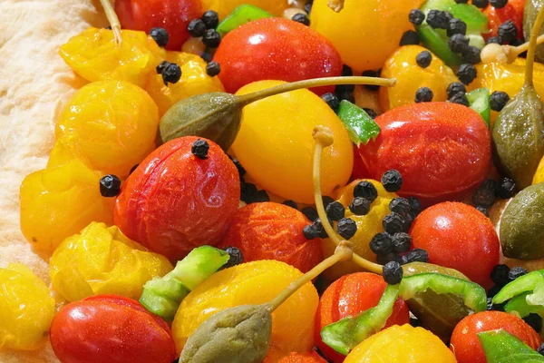 Fundo Com Produtos Mediterrânicos Frescos Tais Como Tomates Cereja Amarelos — Fotografia de Stock