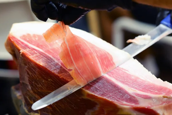 Gloved Hand Butcher Who Sharp Knife Slices Slice Raw Ham — Stock Photo, Image