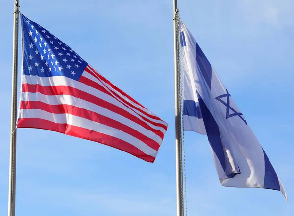 Флаг Соединенных Штатов Америки Израиля Размахивающий — стоковое фото