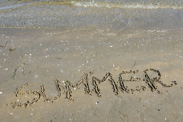 Große Großbuchstaben Text Sommer Auf Dem Sand Des Strandes — Stockfoto