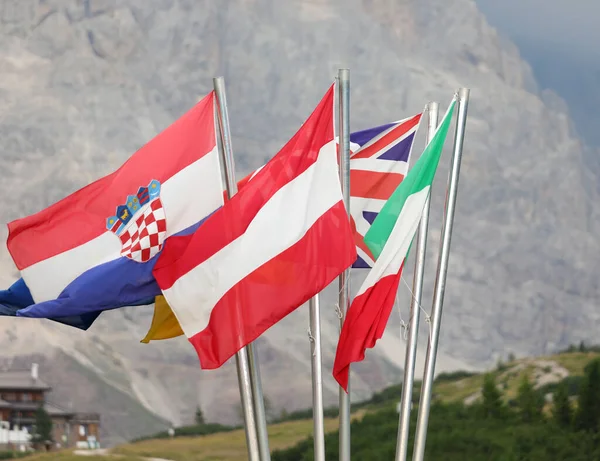 Chorvatská Vlajka Rakouská Vlajka Další Vlajky Vlající — Stock fotografie