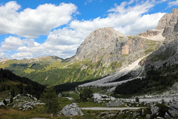 Talya Nın Kuzeyindeki Dolomites Dağ Grubunda Yaz Mevsiminde Talyan Alplerinin — Stok fotoğraf