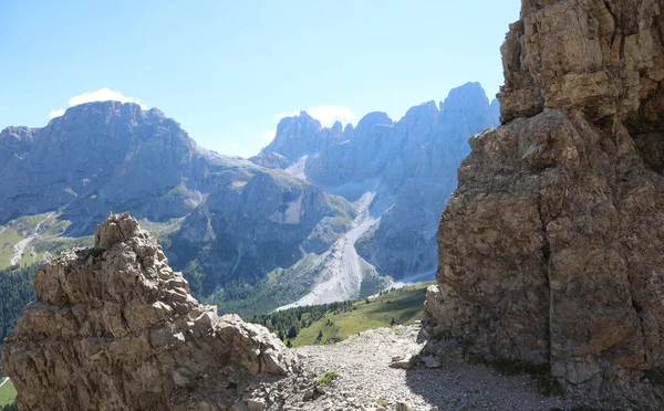 北イタリアのペール マルティーノと呼ばれるドロミテ山脈のイタリアアルプスの山のパノラマ — ストック写真