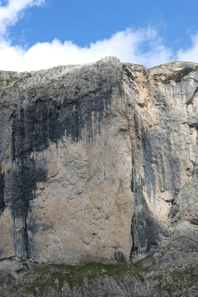 Huge Rock Wall Ideal Learning Climb Italian Alps Summer People — Stock Photo, Image