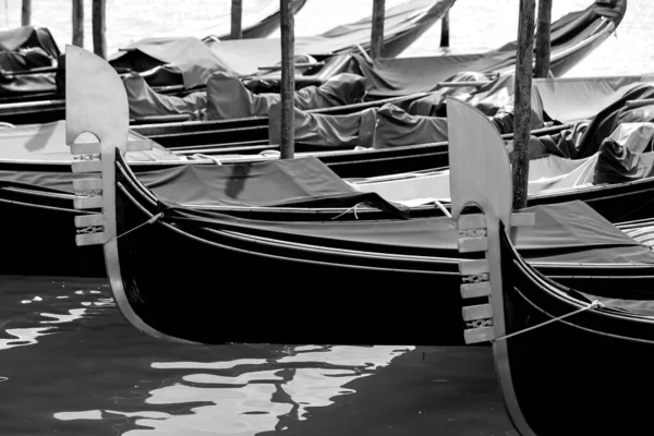 Bateaux Amarrés Gondoles Noir Blanc Venise — Photo