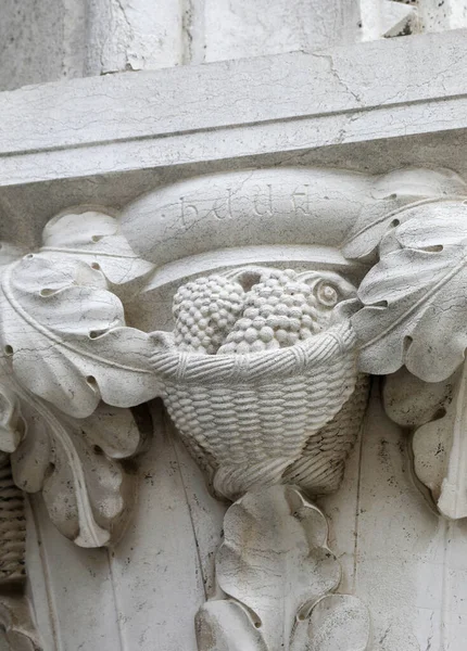 Sculpture Writing Huua Which Means Grape Venetian Dialect Venice Column — Stock Photo, Image