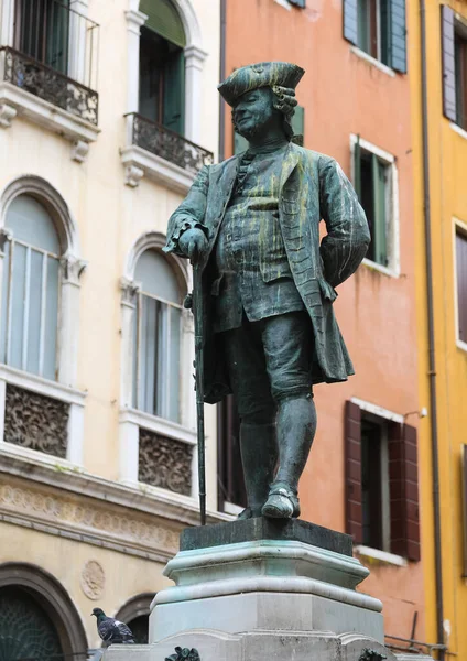 Socha Slavného Básníka Spisovatele Carlo Goldoni Benátkách Itálii — Stock fotografie