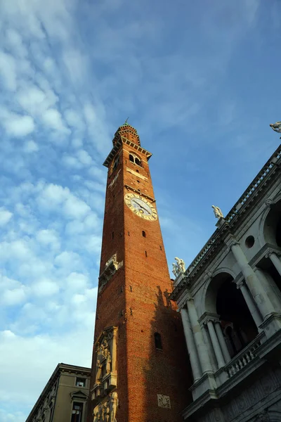 イタリアのヴェネト地方のビチェンツァ市の古代の塔 — ストック写真