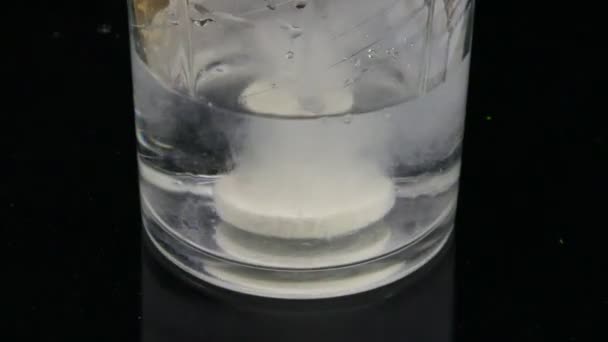 Effervescent Tablet Dissolves Glass Water — Video Stock