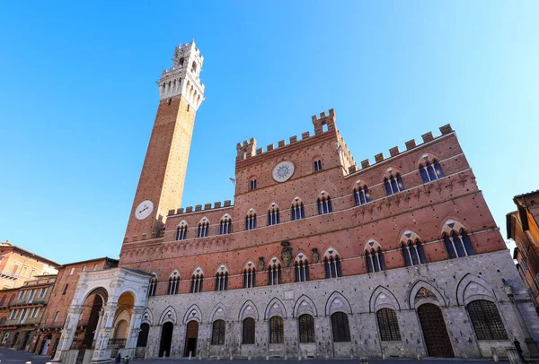 Hoge Toren Genaamd Torre Del Mangia Het Stadhuis Van Siena — Stockfoto