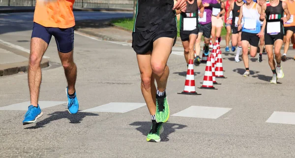 Viele Läufer Beim Marathon Auf Den Straßen Der Stadt Laufen — Stockfoto