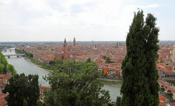 Панорамний Вид Місто Верона Півночі Італії Річку Адіге Мости Які — стокове фото