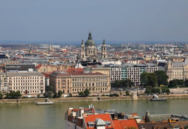 Orta Avrupa 'daki Macaristan' ın başkenti Budapeşte 'deki Aziz Stephen Kilisesi Katedrali