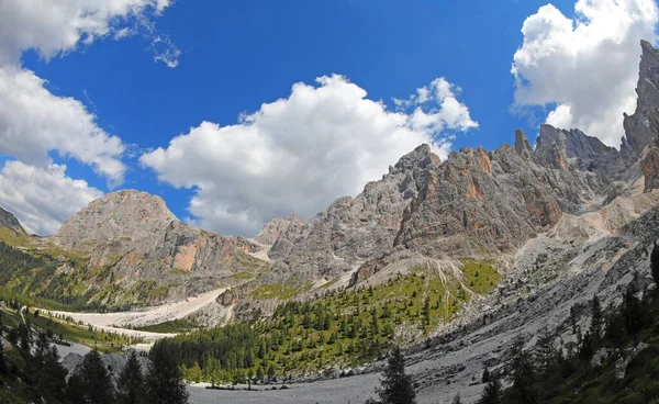 Venegia Valley ในเท อกเขาแอลป โรปใต อกเขา Dolomites ตาล ในอ ตาล — ภาพถ่ายสต็อก