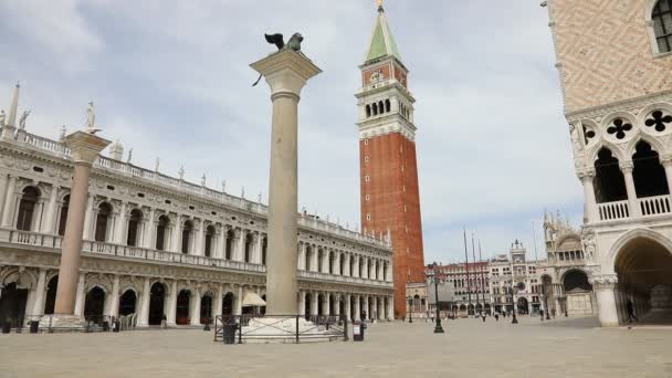 Piazza San Marco Con Poche Persone Durante Isolamento — Video Stock