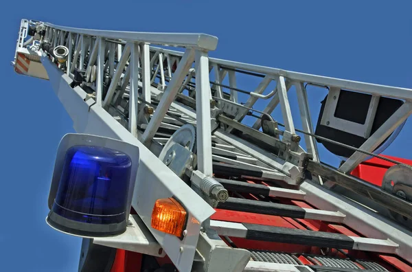 Escalera Metal Escalera Camión Bomberos Luz Intermitente Durante Ejercicio —  Fotos de Stock