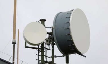 Cep telefonu sinyallerinin iletimi için büyük çanak anten