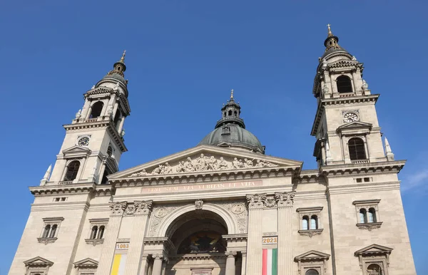 Boedapest Hongarije Augustus 2023 Basiliek Van Sint Stefanus Vlaggen — Stockfoto