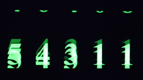 Большие Зеленые Случайные Числа Черном Фоне Экрана Персонального Компьютера — стоковое видео