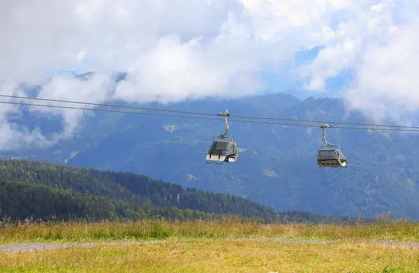 Two Chairlift Cabins Transport Hikers High Mountains Effort Summer — Stock Photo, Image
