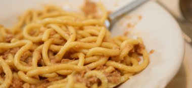 Ördek etli BIGOLI denilen spagetti tipik İtalyan mutfağıdır.