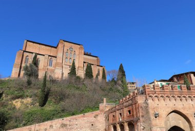 Aziz DOMINICAN Kilisesi İtalya 'nın Toskana bölgesindeki Siena şehrinde San Domenico olarak da adlandırılır.