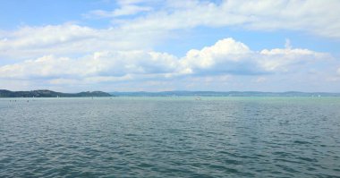 Orta Avrupa 'nın en büyüğü olan Balaton Gölü Panoraması yazın Macaristan' da