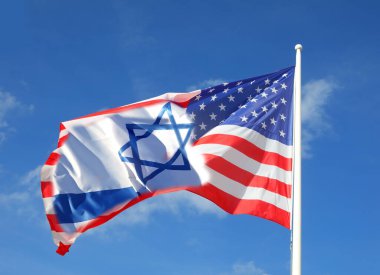 Amerikan ve İsrail bayrakları mavi gökyüzünde tek bir bayrak altında birleşiyor