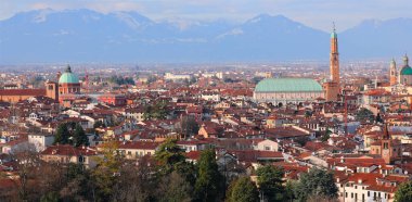 Norhern İtalya 'nın Veneto bölgesindeki Vicenza Kasabası Panoraması