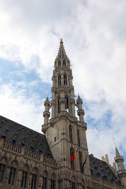 Brüksel, B, Belçika - 19 Ağustos 2022: Grand Place 'den görülen Belediye Binası