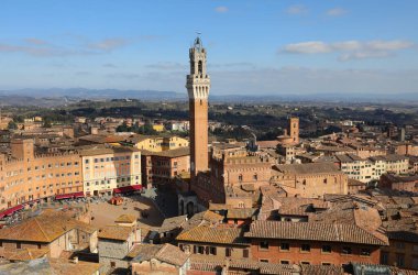 Mangia Yükselen Yüksek Kulesi ile Siena Şehir Manzarası Havadan Görünümü