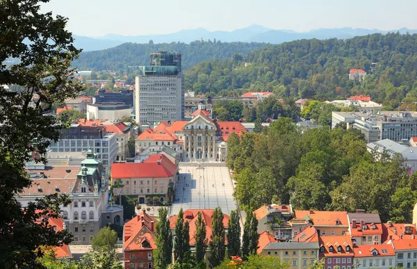 Slovenya 'daki LJUBLJANA' nın Orta Avrupa ve kongre meydanındaki hava manzarası