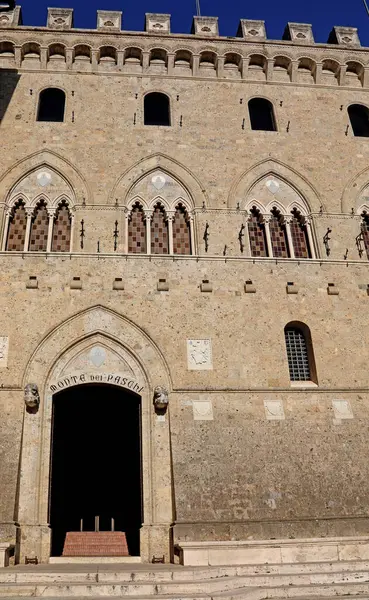 Siena Italia Febbraio 2023 Ingresso Gran Palazzo Storico Della Banca Foto Stock Royalty Free