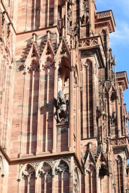 Strazburg Kilisesi, Fransa 'daki Meryem Ana' nın Katedrali olarak da adlandırılır.