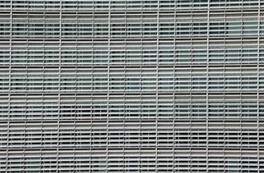 Brüksel, B, Belçika - 18 Ağustos 2022: Avrupa semtindeki birçok modern binanın arka planı