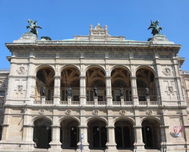 Viyana, WIEN, Avusturya - 22 Ağustos 2023: Opera Sarayı da Wiener Staatsoper olarak adlandırılır