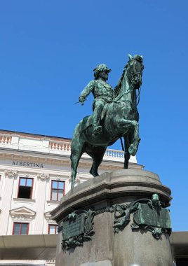 Viyana, WIEN, Avusturya - 22 Ağustos 2023: Albertina yakınlarındaki at sırtında Arşidük Albrecht 'in binicilik heykeli