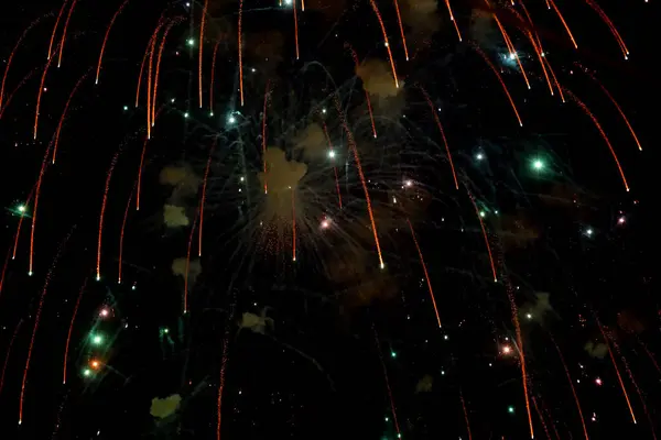 Ohňostroje Barevnými Explozemi Noci Během Národní Oslavy — Stock fotografie