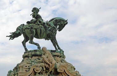 Budapeşte, B, Macaristan - 18 Ağustos 2023: Prens Eugene 'in heykeli ve Buda Kalesi' nde bir Osmanlı esiri