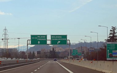İtalya 'da bazı yerlere ulaşmak için yol işaretli İtalyan otoyolları