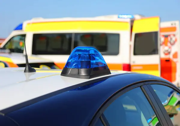 Sirene Biru Mobil Polisi Dan Ambulans Latar Belakang Setelah Kecelakaan Stok Gambar