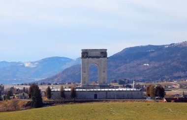 Asiago, VI, İtalya - 9 Aralık 2023: OSSARIO del Leiten Kışın Savaş Anıtı