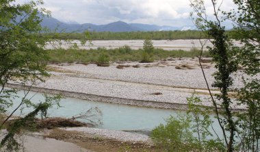 Kuzey İtalya 'nın tamamından su toplayan Tagliamento Nehri' nin geniş yatağı