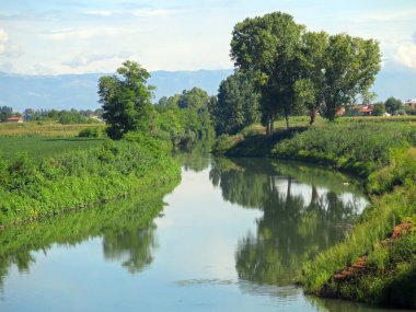 Vicenza ilinden başlayıp Kuzey İtalya 'daki Adriyatik Denizi' ne ulaşan BACCHIGLIONE nehri