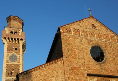 Vicenza, VI, İtalya - 14 Şubat 2017: SAN FELICE E ForttUNATO ve Çan Kulesi adı verilen Antik Bazilika